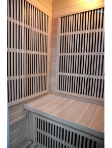 sauna ad infrarossi con irradiatori in carbonio bianca.