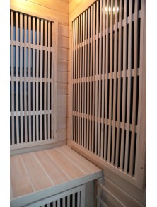 sauna ad infrarossi con irradiatori in carbonio bianca.