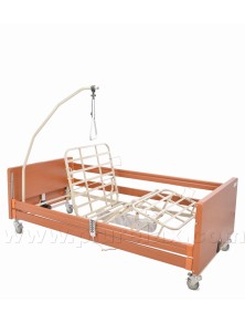 letto ospedaliero elettrico con sponde e struttura in legno