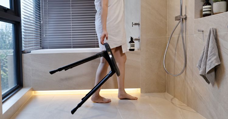 sgabello per doccia girevole per anziani e disabili sicurezza